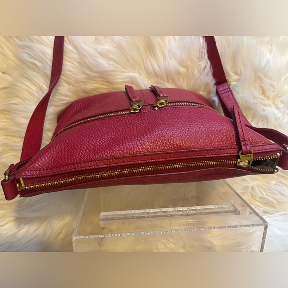 FOSSIL Elegant Red Leather Crossbody Bag - Picture 13 of 15
